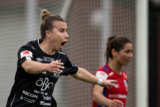 Örebros Jenna Hellstrom jublar