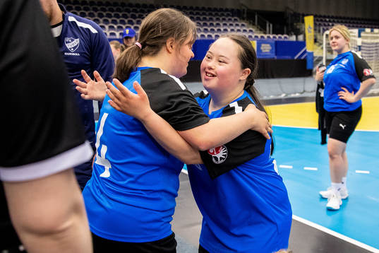 IFK Tumbas Minette Dani och Linnea Sandberg jublar