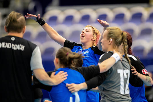 IFK Tumbas Teo Almgren jublar vid en placeringsmatch mellan