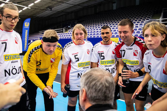 Sollentuna/Häggtunas spelare vid finalen i handboll mellan