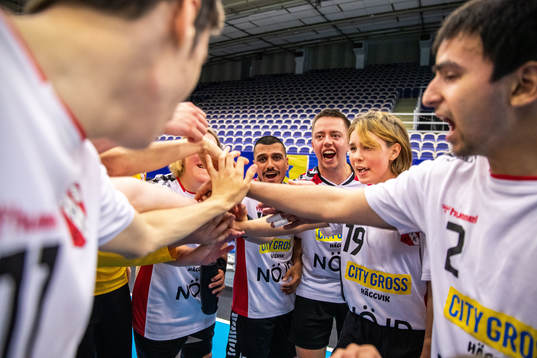 Sollentuna/Häggtunas spelare vid finalen i handboll mellan
