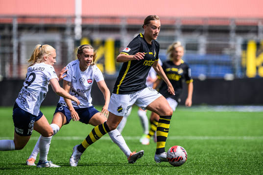 AIKs Jenny-Julia Danielsson och FC Rosengårds Sofie Bruun Bredgaard