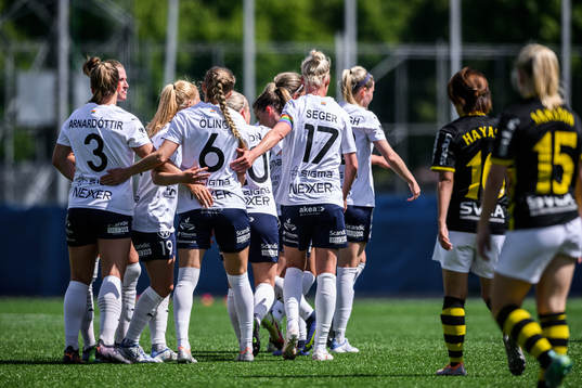 FC Rosengårds spelare jublar