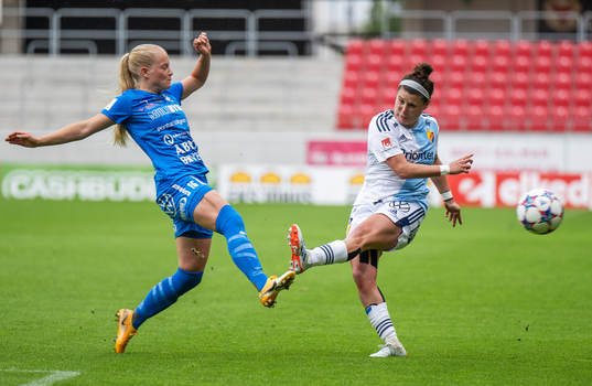 Kalmars Wilma Finnman och Djurgårdens Hayley Dowd