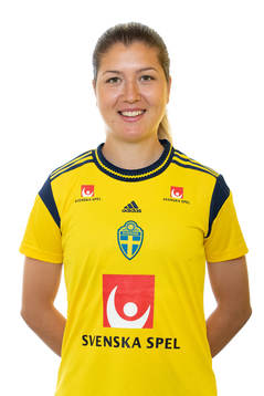 Loreta Kullashi poserar för ett porträtt
