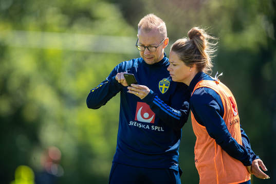 Analytiker Anders Wasserman och tränare Johanna Almgren