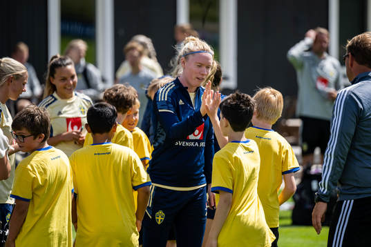 goalkeeper Hedvig Lindahl of Sweden