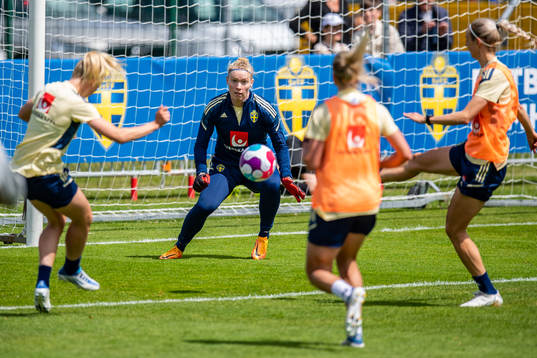 goalkeeper Hedvig Lindahl of Sweden