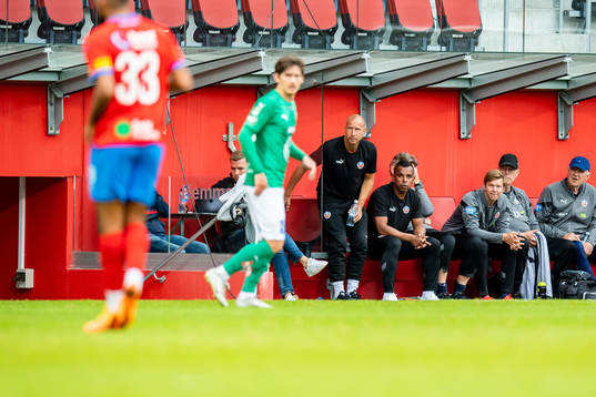 Helsingborgs tränare Mattias Lindström och tränare Alvaro Santos