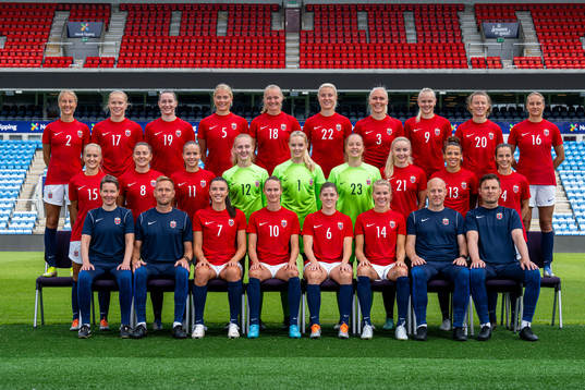  Anja Sønstevold, Julie Blakstad, Elisabeth Terland, Guro Bergsvand, Frida Maanum, Sophie Román Haug, Maria Thorisdottir, Karina Sævik, Synne Skinnes Hansen and Lisa Fjeldstad Naalsund. Middle row: Amalie Eikeland, Vilde Bøe Risa, Guro Reiten, goalkeeper Sunniva Skoglund, goalkeeper Guro Pettersen, goalkeeper Aurora Mikalsen, Anna Jøsendal, Celin Bizet Ildhusøy and Tuva Hansen. Front row: Assistant coach Lena Tyriberget, head coach Martin Sjögren, Ingrid Syrstad Engen, Caroline Graham Hansen, Maren Mjelde, Ada Hegerberg, assistant coach Anders Jacobson and goalkeeper coach Roger Eskeland.  