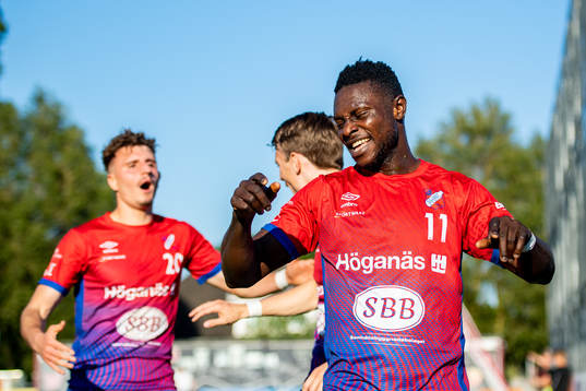 Höganäs Oke Akpoveta jublar