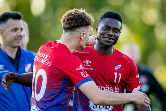 Höganäs Oke Akpoveta jublar