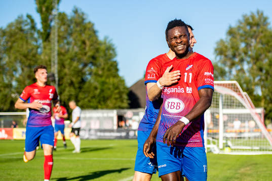 Höganäs Oke Akpoveta jublar