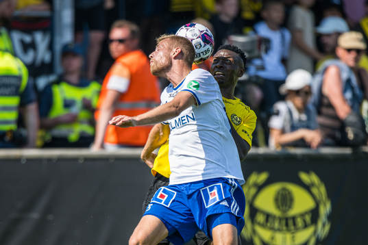 Mjällbys Chibuike Silas Nwankwo och IFK Norrköpings Filip Dagerstål