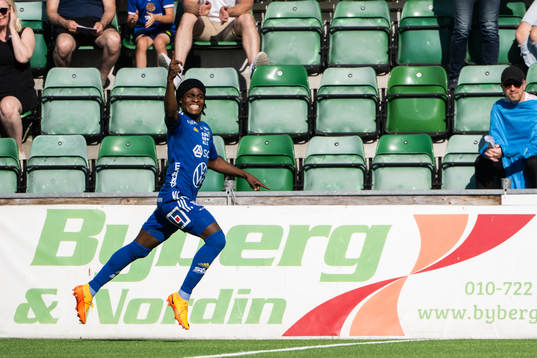 Sundsvalls Ronlado Damus jublar efter 1-0