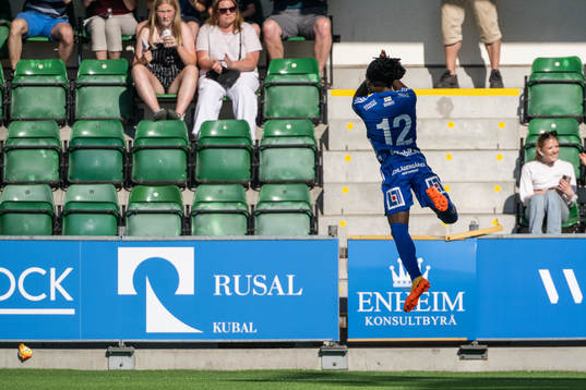 Sundsvalls Ronlado Damus jublar efter 1-0