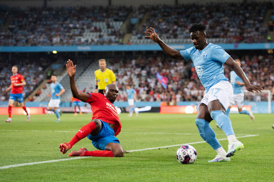 Helsingborgs Ravy Tsouka-Dozi och Malmö FFs Malik Abubakari