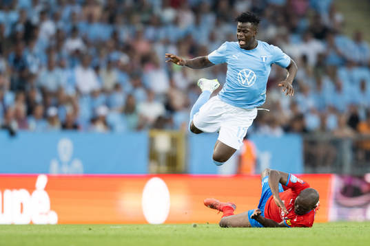 Malmö FFs Malik Abubakari och Helsingborgs Ravy Tsouka-Dozi