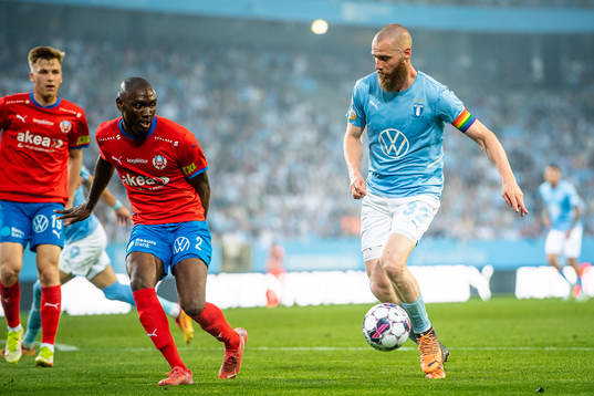Helsingborgs Ravy Tsouka-Dozi och Malmö FFs Jo Inge Berget