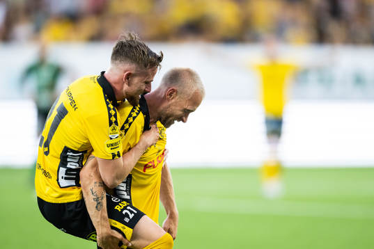 Elfsborgs Johan Larsson jublar