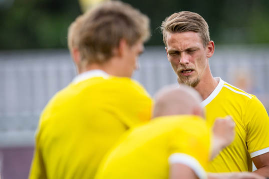 Falkenbergs Robin Hofsö före fotbollsmatchen i Ettan södra mellan Falkenberg och Ängelholm den 27 juni 2022 i Falkenberg. 
