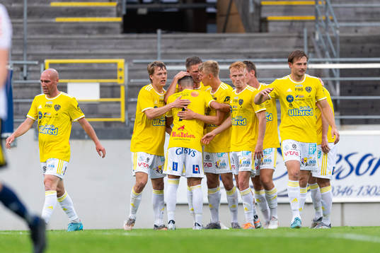 Falkenbergs spelare jublar