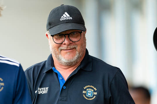 Ängelholms tränare Roar Hansen före fotbollsmatchen i Ettan södra mellan Falkenberg och Ängelholm den 27 juni 2022 i Falkenberg. 