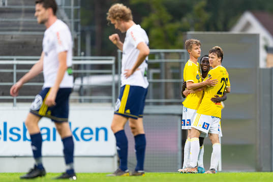 Falkenbergs spelare jublar