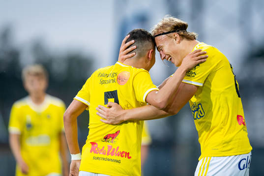 Falkenbergs Oskar Christiansson jublar efter 7-0