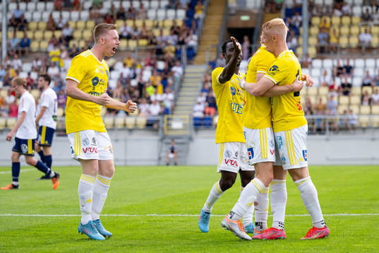 Falkenbergs spelare jublar