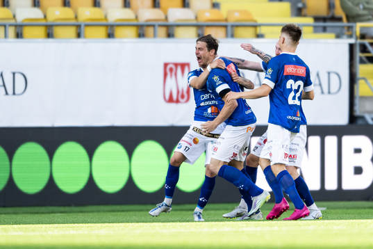 Norrbys Nicklas Savolainen jublar med Viktor Bergh, Max