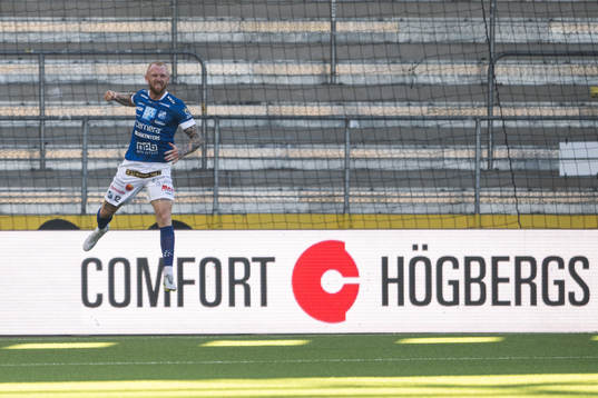 Norrbys Max Olsson jublar efter 1-0