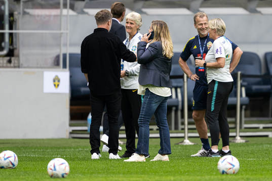 Pia Sundhage, head coach of Brazil, and Peter Gerhardsson, head coach of Sweden, ahead of the women's international friendly football match between Sweden and Brazil on June 28, 2022 in Stockholm. 