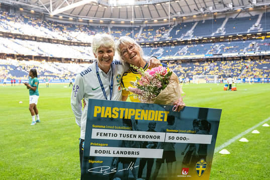 Pia Sundhage and Bodil Landbris pose for a picture ahead of the women's international friendly football match between Sweden and Brazil on June 28, 2022 in Stockholm. 