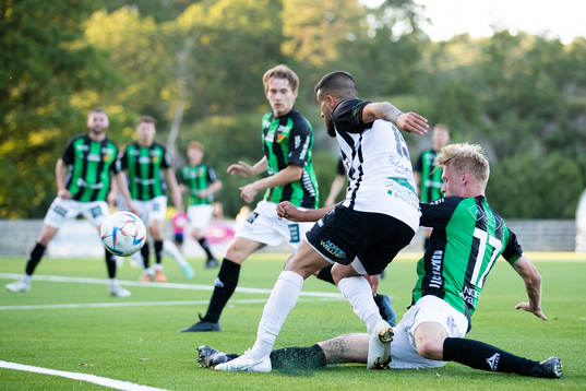 Lindomes Ihab Naser och GAIS Viktor Nilsen