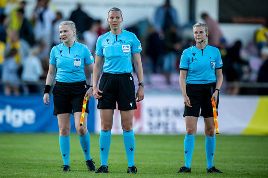 assistant referee Alisa Levälampi, referee Minka Vekkeli and assistant referee Laura Koskinen