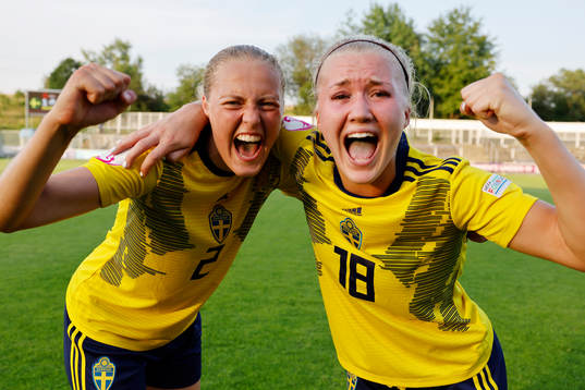 Elma Juntilla Nelhage and Felicia Jastré Högberg of