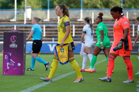 Athinna Persson Lundgren and Serina Iddrisu Backmark of