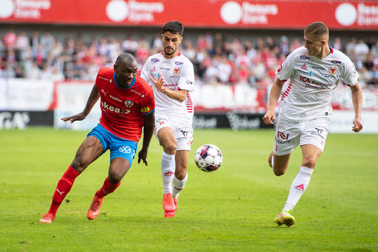 Helsingborgs Ravy Tsouka-Dozi och Kalmars Noah Shamoun och