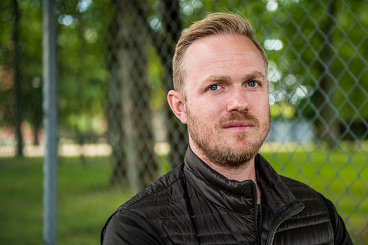 Arsenal WFCs tränare Jonas Eidevall poserar för ett porträtt