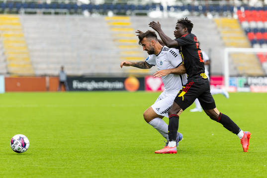 Utsiktens Allan Mohideen och Östersunds Yannick Adjoumani