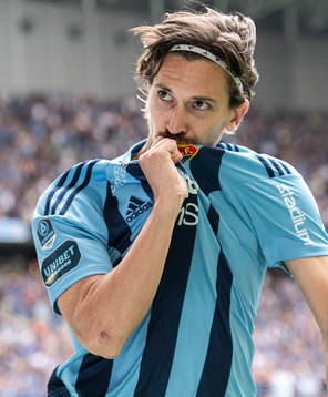 Djurgårdens Gustav Wikheim jublar efter 1-0