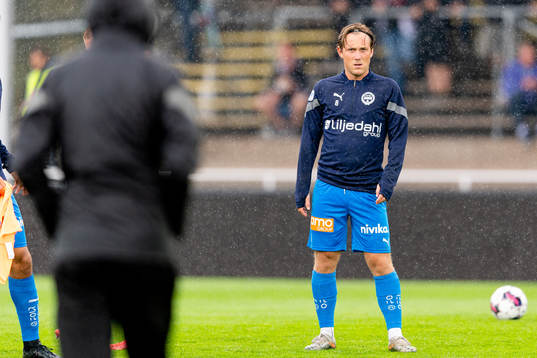 Värnamos William Kenndal före fotbollsmatchen i Allsvenskan mellan Varberg och Värnamo den 3 juli 2022 i Varberg. 