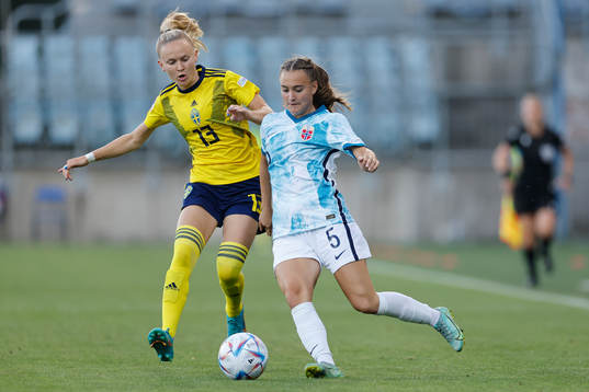 Matilda Vinberg of Sweden in action against Selma Løvås of Norway