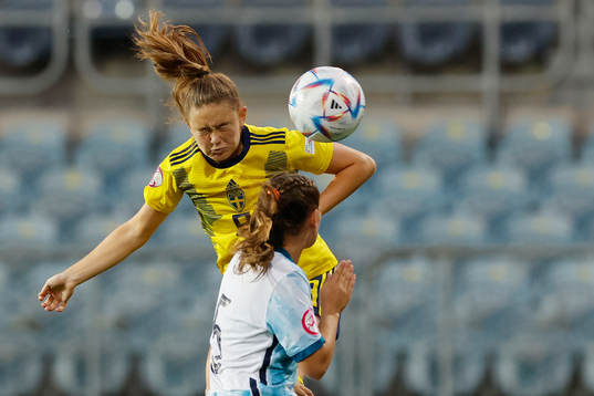 Svea Rehnberg of Sweden in action against Selma Løvås of