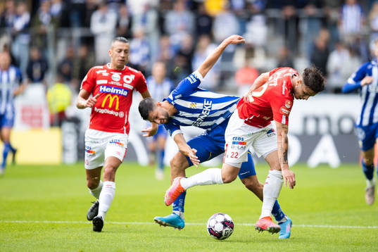 FK Göteborgs Kevin Yakob och Degerfors Justin Salmon