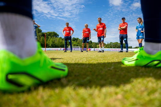 Lena Tyriberget, assistant coach, Gunnvor Halmøy, physio,