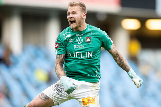 Örgrytes målvakt Robin Wallinder jublar efter att Ajdin Zeljkovic gjort 2-0