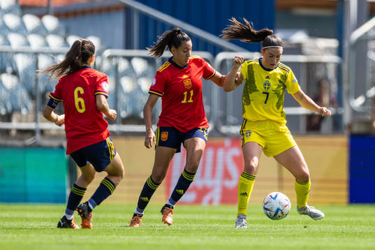 Emilia Pelgander of Sweden and Ariadna Mingueza and Fiamma