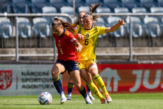 Hanna Wijk of Sweden and Andrea Medina Martín of Spain